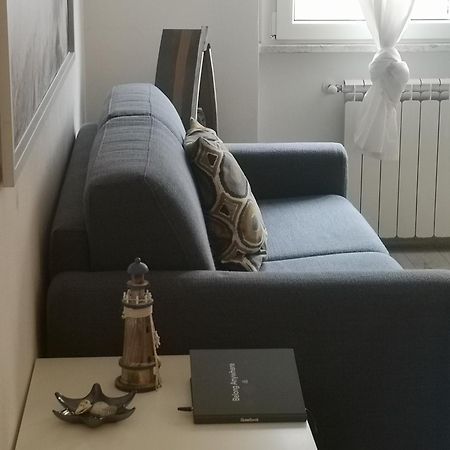 Monica'S Apartment 马瑞纳迪卡拉拉 客房 照片