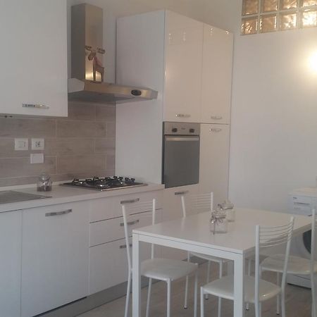 Monica'S Apartment 马瑞纳迪卡拉拉 外观 照片