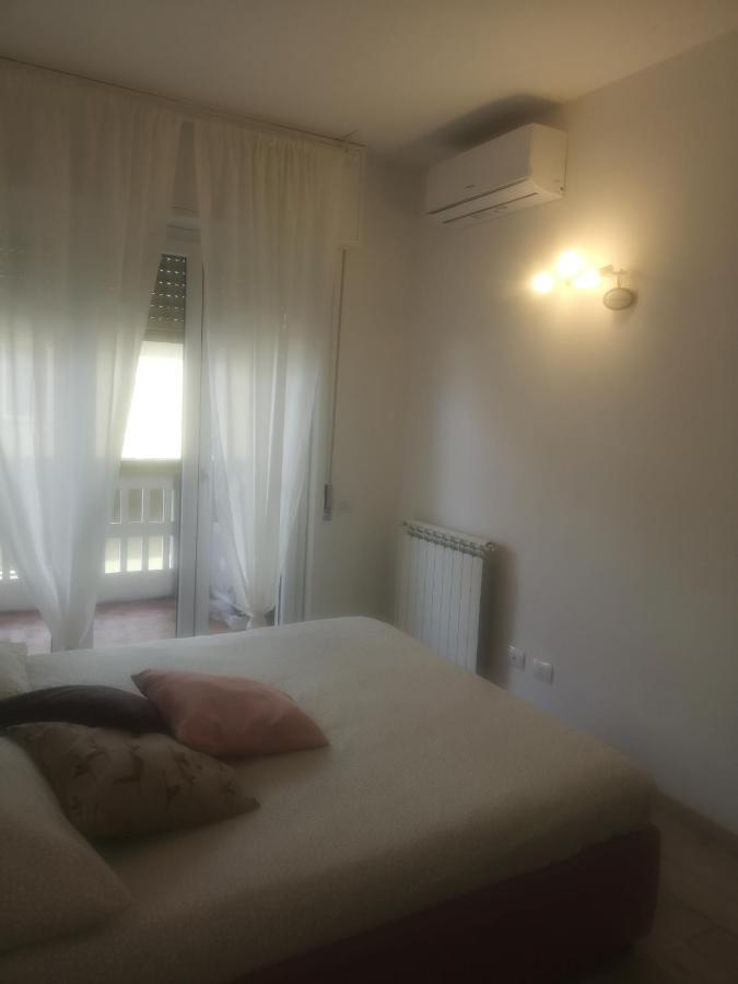 Monica'S Apartment 马瑞纳迪卡拉拉 外观 照片