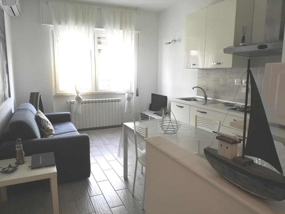 Monica'S Apartment 马瑞纳迪卡拉拉 外观 照片