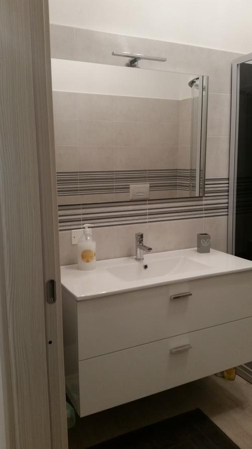 Monica'S Apartment 马瑞纳迪卡拉拉 外观 照片