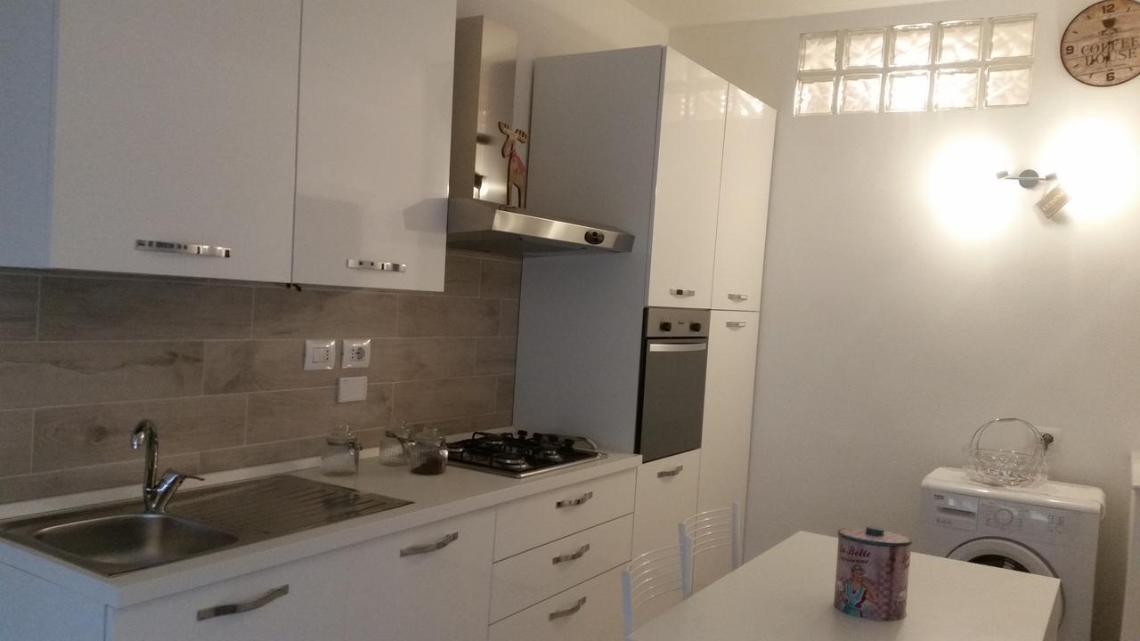 Monica'S Apartment 马瑞纳迪卡拉拉 外观 照片