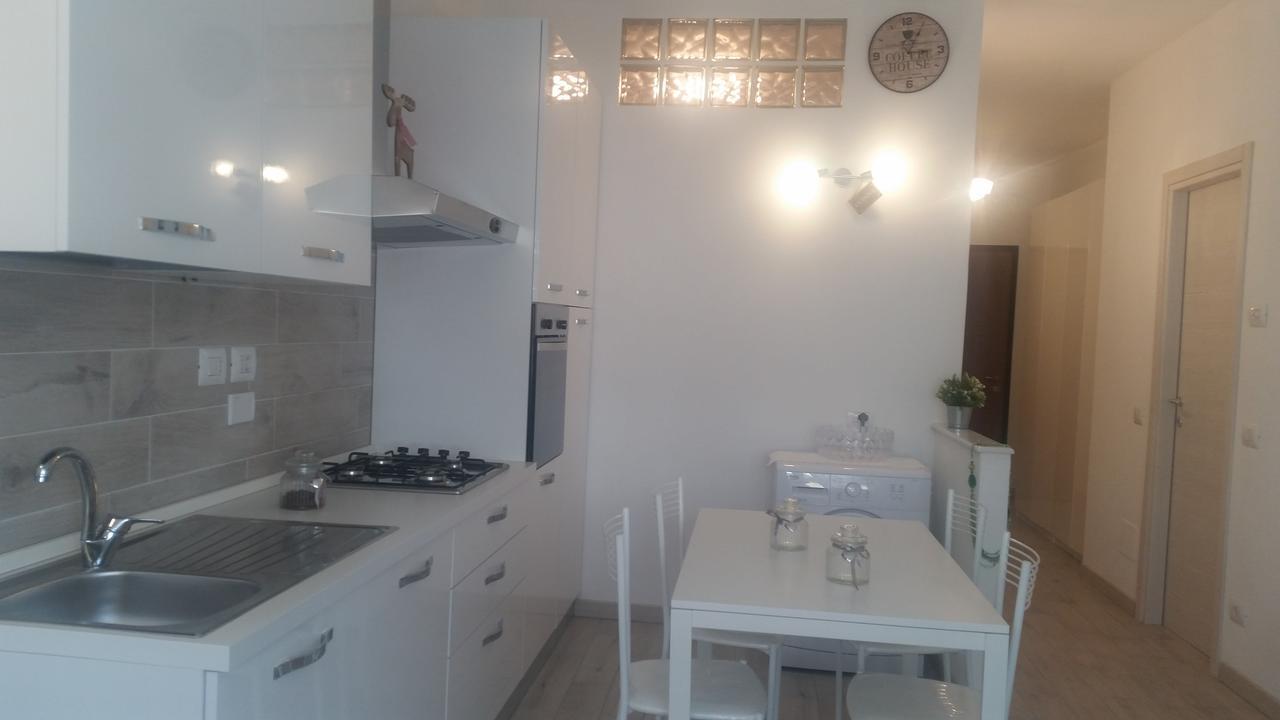 Monica'S Apartment 马瑞纳迪卡拉拉 外观 照片