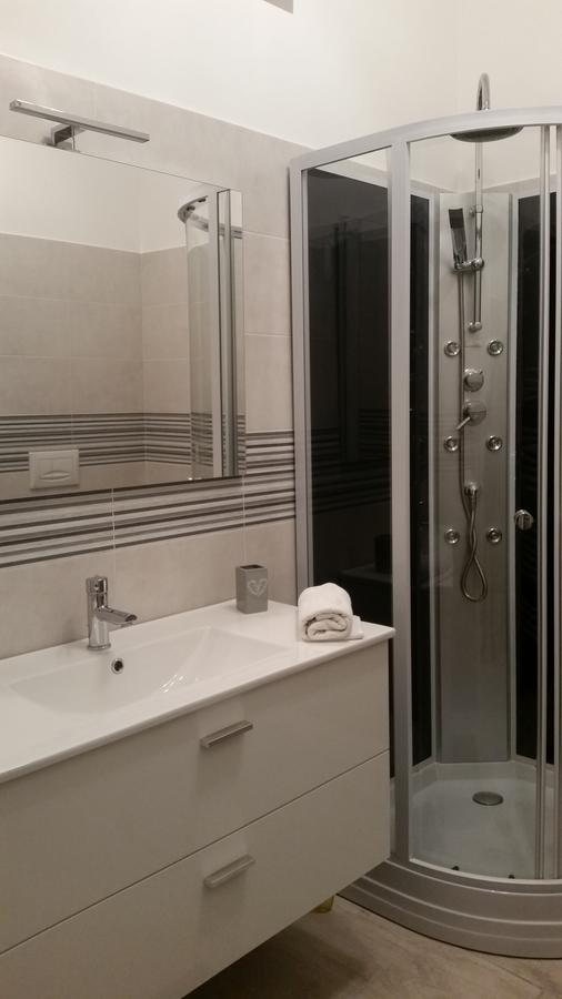 Monica'S Apartment 马瑞纳迪卡拉拉 外观 照片