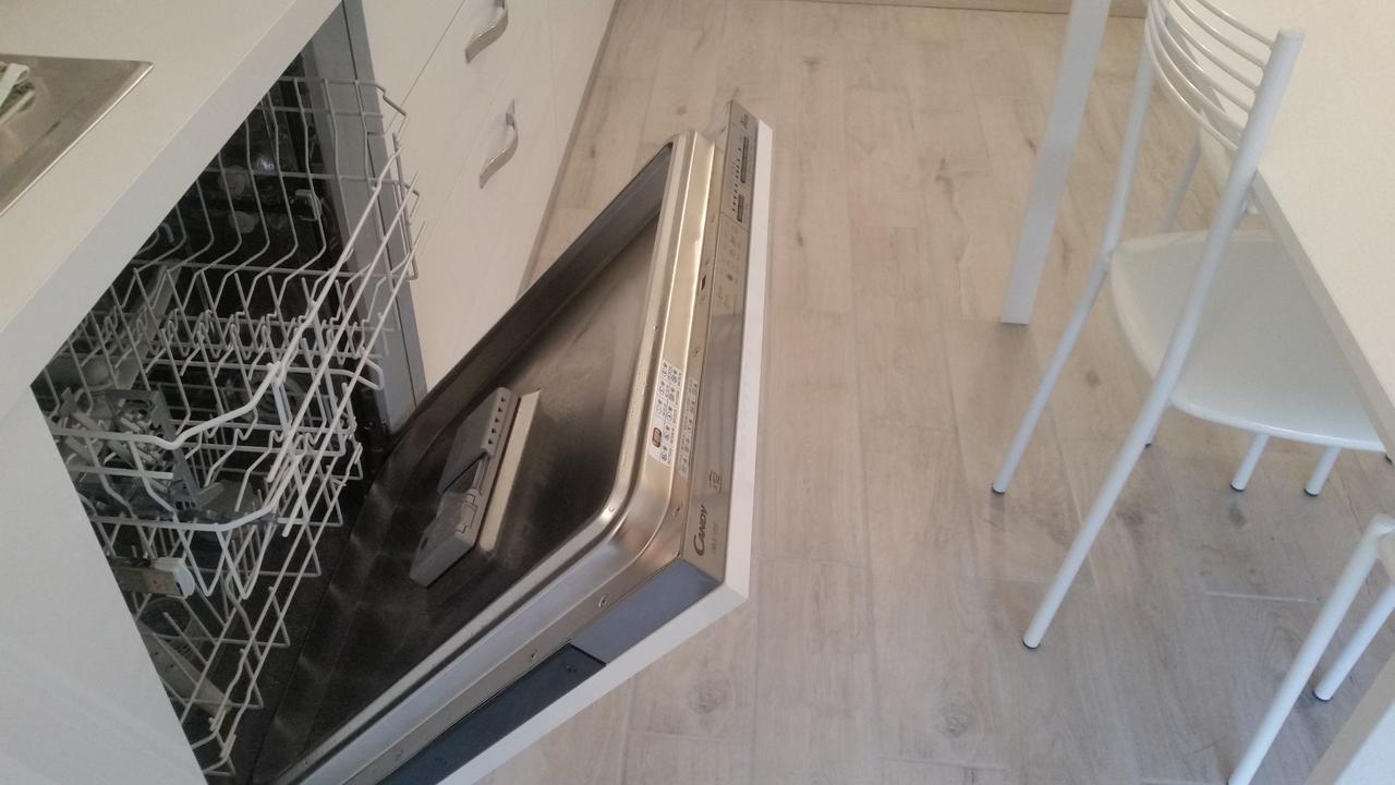 Monica'S Apartment 马瑞纳迪卡拉拉 外观 照片