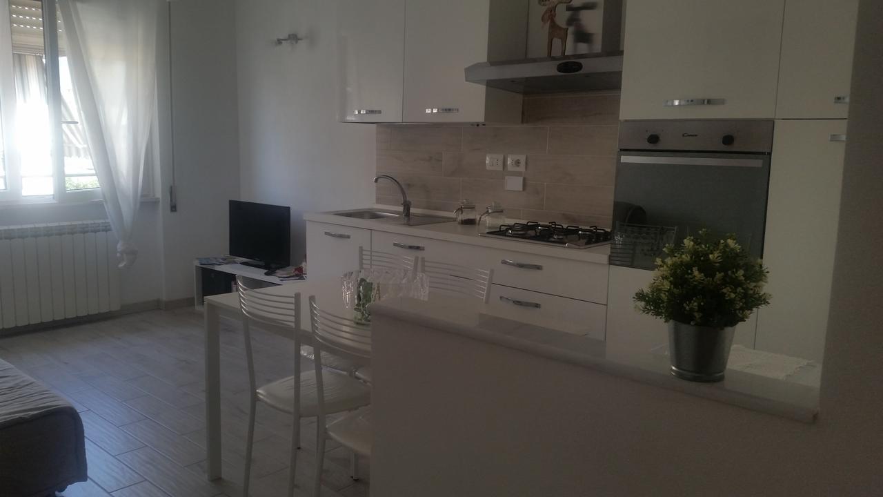 Monica'S Apartment 马瑞纳迪卡拉拉 外观 照片