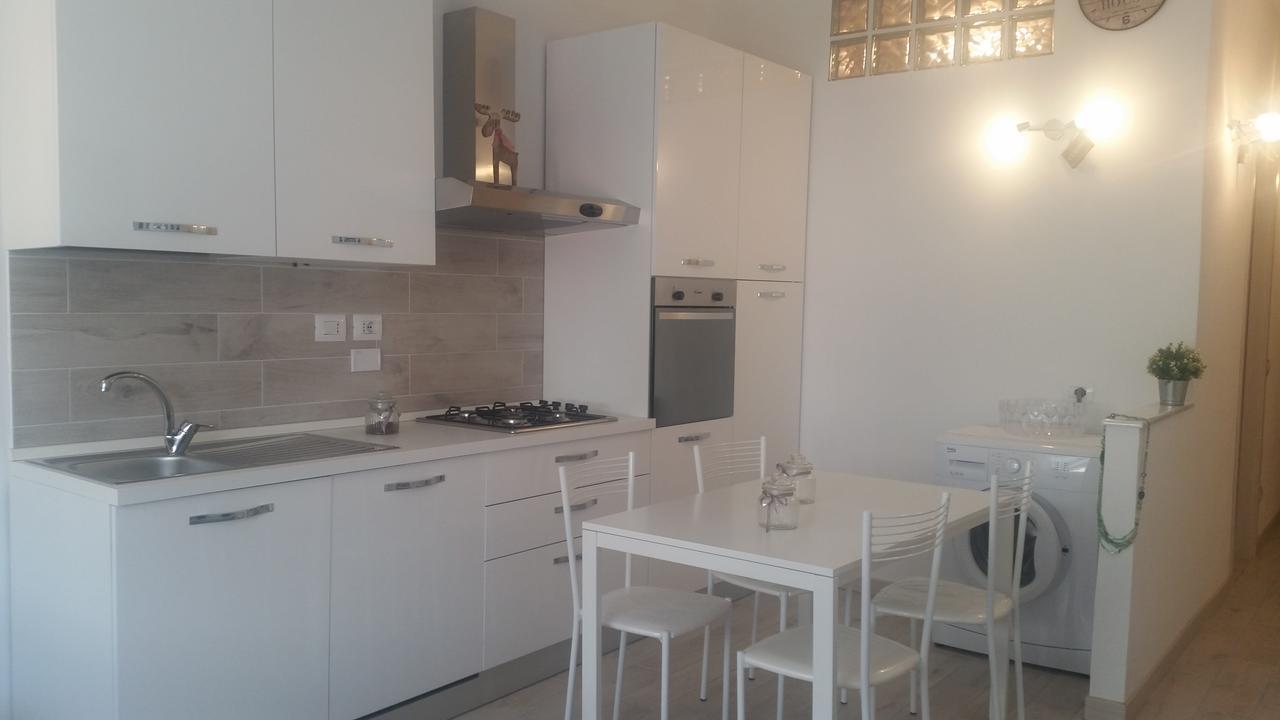Monica'S Apartment 马瑞纳迪卡拉拉 外观 照片