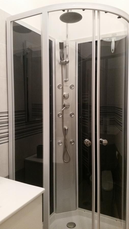 Monica'S Apartment 马瑞纳迪卡拉拉 外观 照片