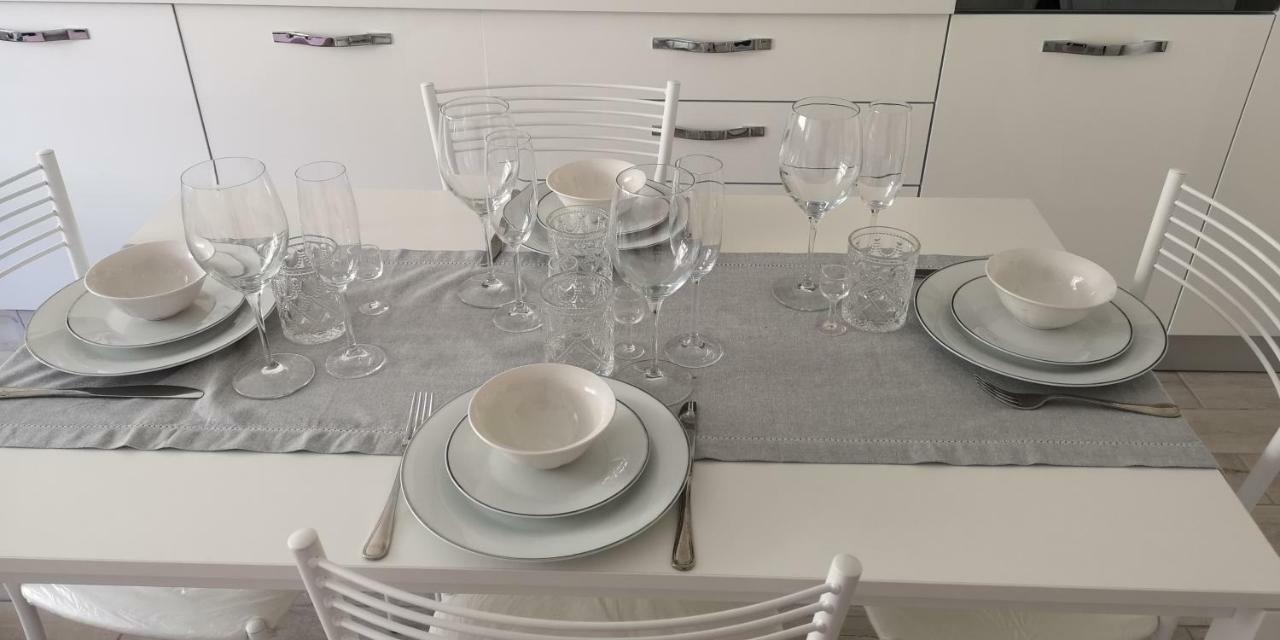 Monica'S Apartment 马瑞纳迪卡拉拉 外观 照片