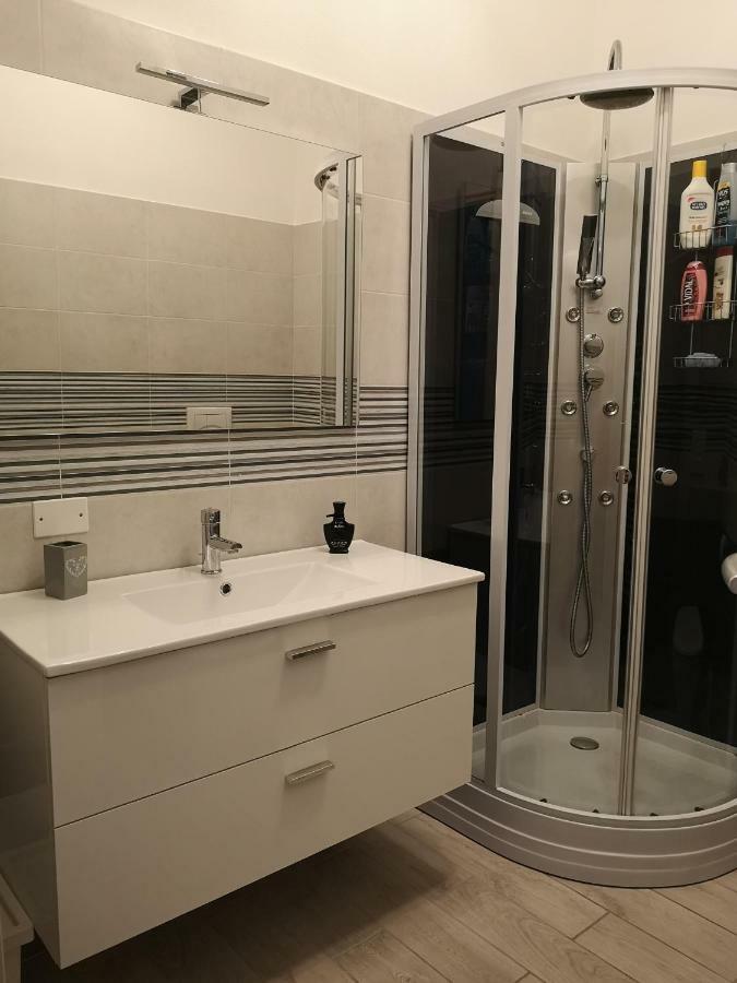 Monica'S Apartment 马瑞纳迪卡拉拉 外观 照片