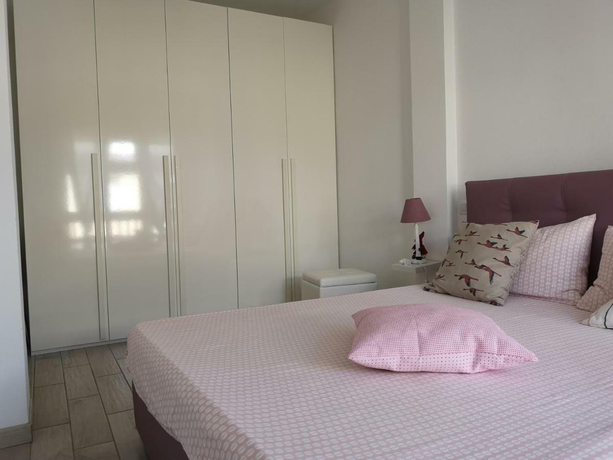 Monica'S Apartment 马瑞纳迪卡拉拉 外观 照片